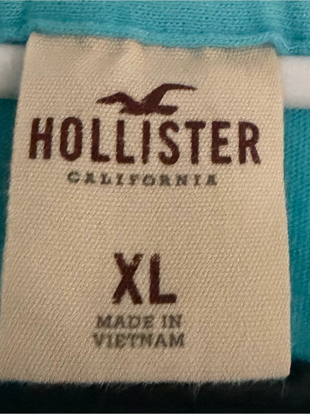 Hollister Turquoise Tee with White Tag Logo WAVE CHASER - organic soft cotton - Picture 3 of 3